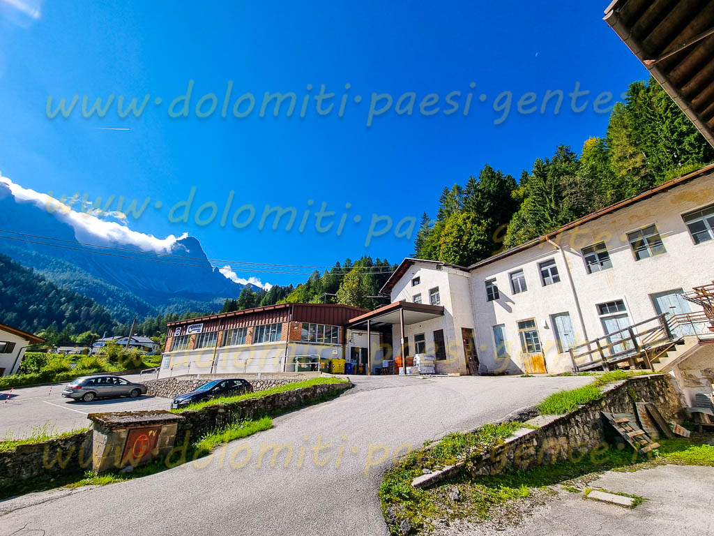 http://www.dolomiti-paesi-gente.it
