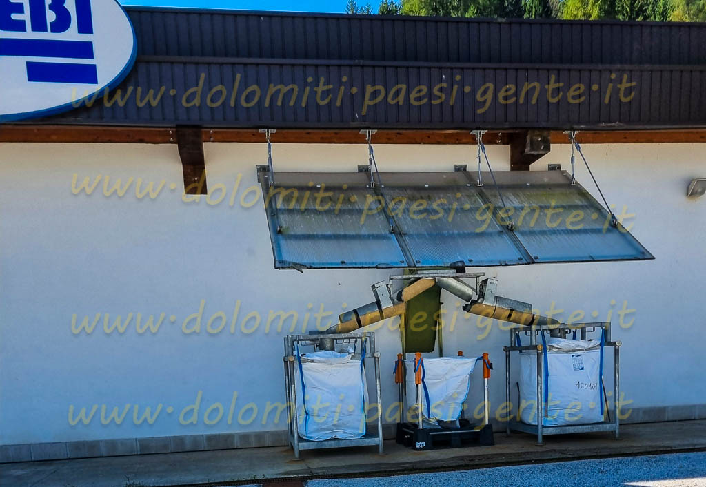 http://www.dolomiti-paesi-gente.it
