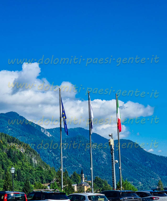 http://www.dolomiti-paesi-gente.it