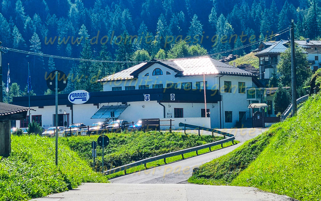 http://www.dolomiti-paesi-gente.it
