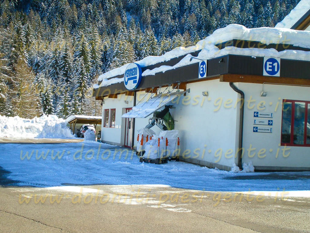 http://www.dolomiti-paesi-gente.it