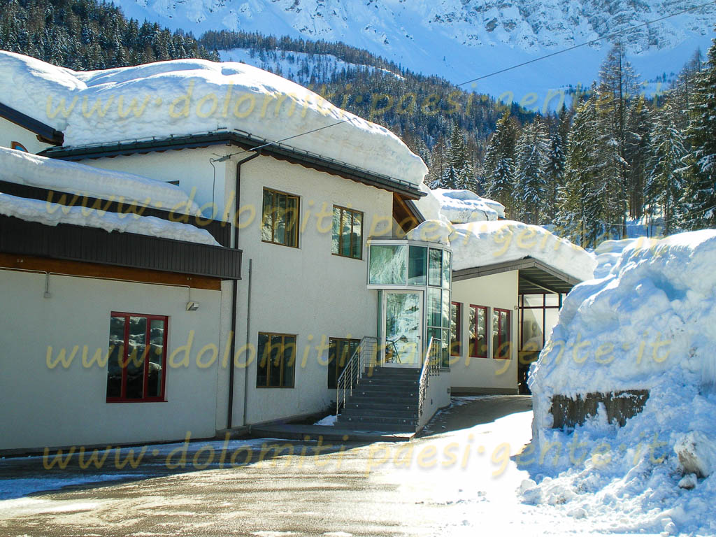 http://www.dolomiti-paesi-gente.it