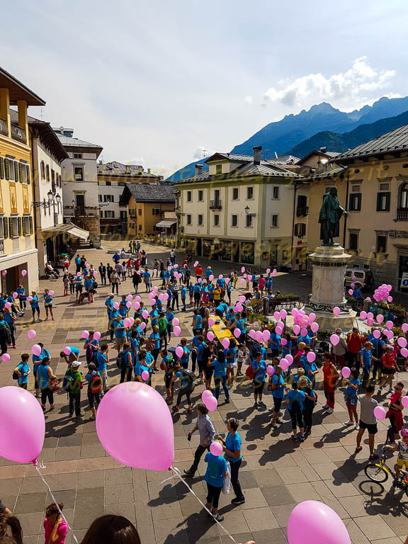 http://www.dolomiti-paesi-gente.it