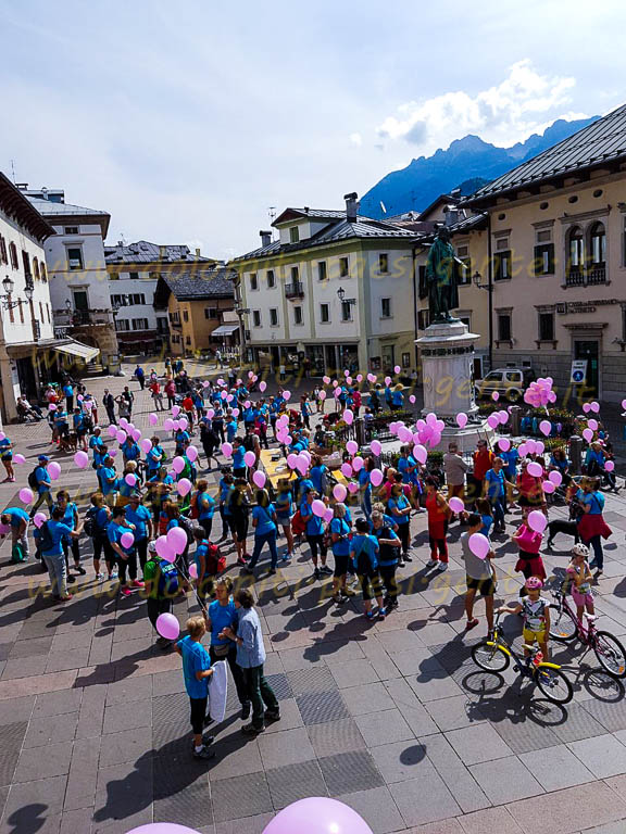 http://www.dolomiti-paesi-gente.it