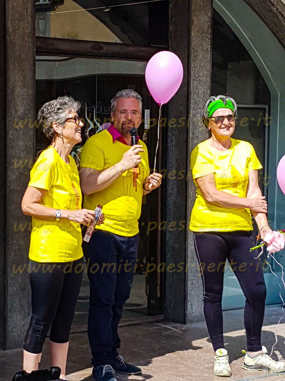 http://www.dolomiti-paesi-gente.it