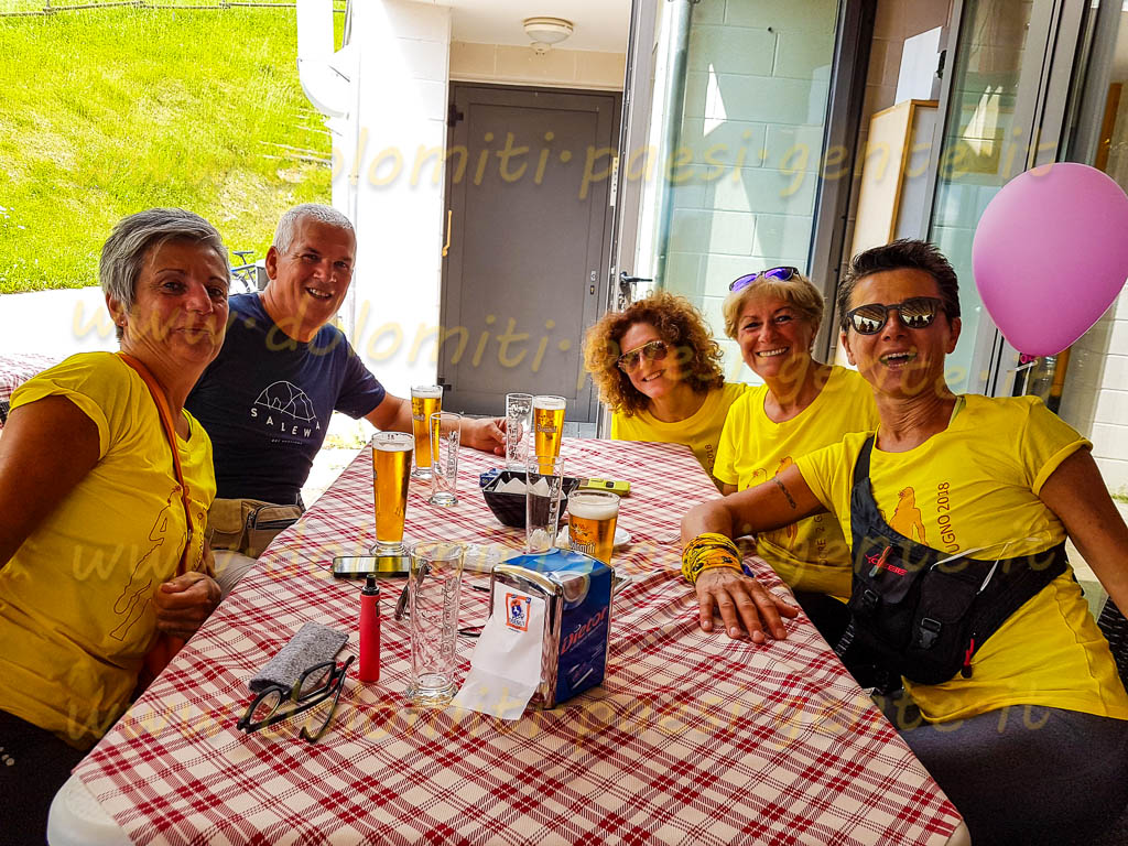 http://www.dolomiti-paesi-gente.it