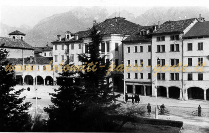 17 marzo 1945 vengono portati via i corpi dei partigiani assassinti tramite impiccagione