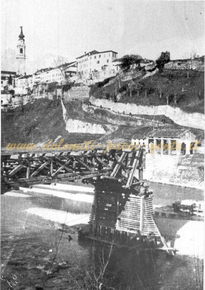 Campata residua del ponte provvisorio Austriaco sul Piave -Belluno 1919