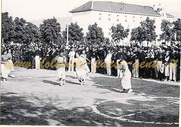 Esibizioni ginniche e sportive davanti a Starace allo stadio, Belluno 11 agosto 1935