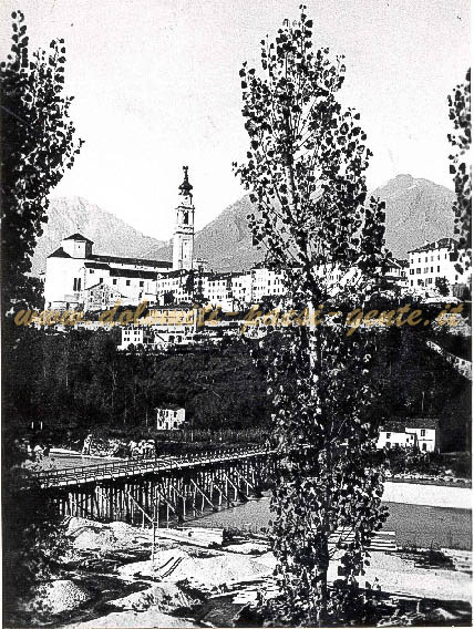 Passerella provvisoria in legno sul Piave costuita dagli austriaci, Belluno dopo il novembre 1917