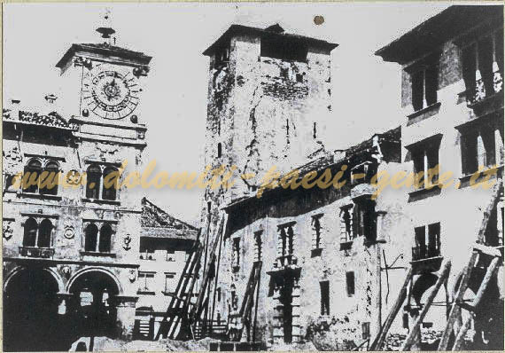 Prefettura e palazzo dei Vescovi dopo il terremoto del 29 giugno 1873