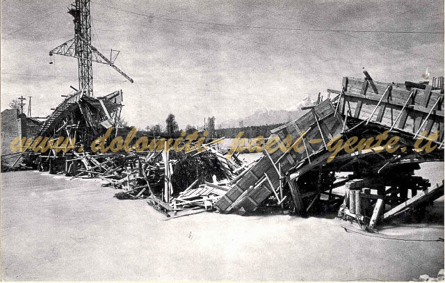 F118 Crollo dell'armatura del ponte dellla Vittoria durante la sua costruzione, Belluno 3 maggio 1925