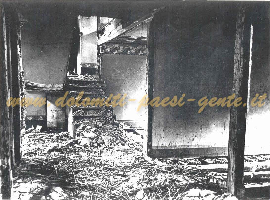 F153 interno dell'albergo Vena d'Oro devastato dagli austriaci, novembre 1917