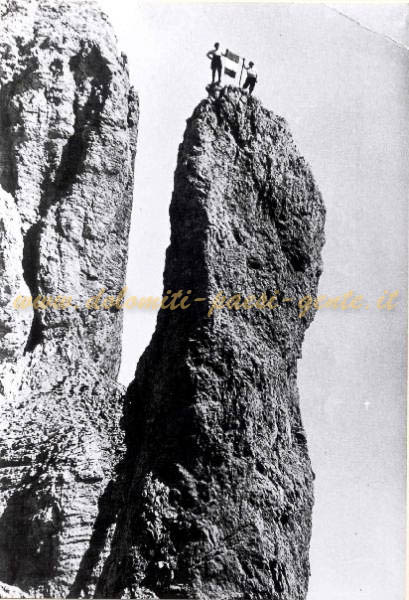 F176 Gusela Del Vescovà (sulla cima Genio Pol) anno 1927 ca