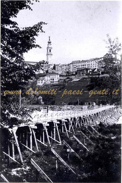 F181 Passerella provvisoria in legno sul Piave costruita dagli austriaci, Belluno dopo il novembre 1917