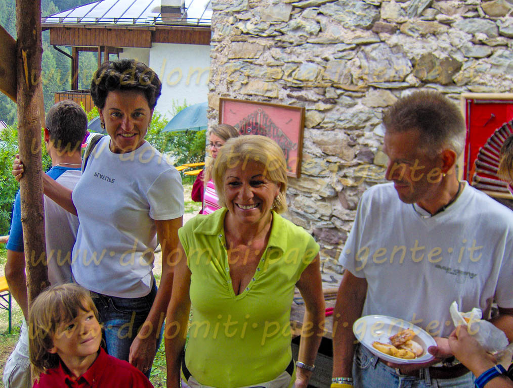 http://www.dolomiti-paesi-gente.it
