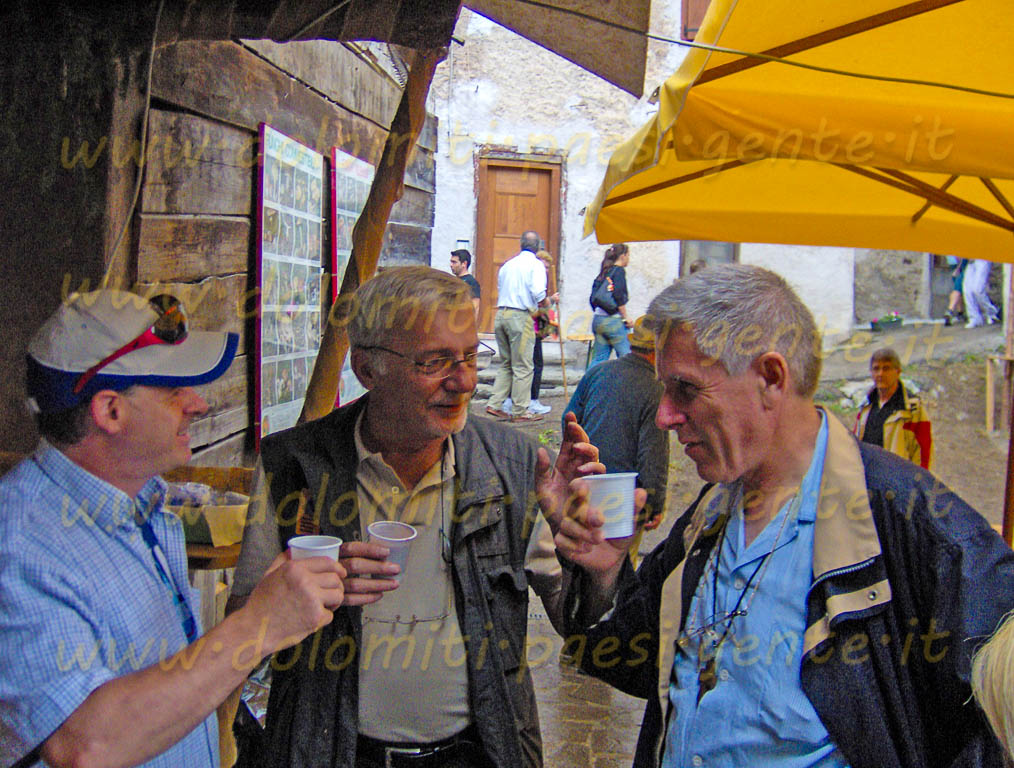 http://www.dolomiti-paesi-gente.it