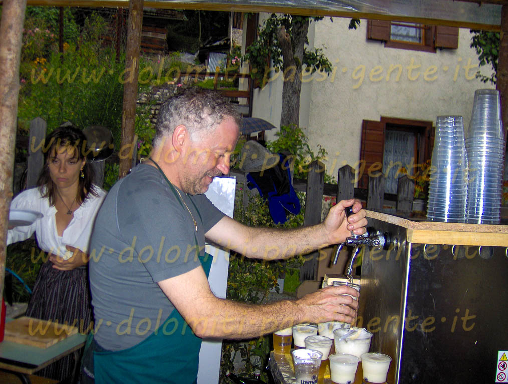 http://www.dolomiti-paesi-gente.it