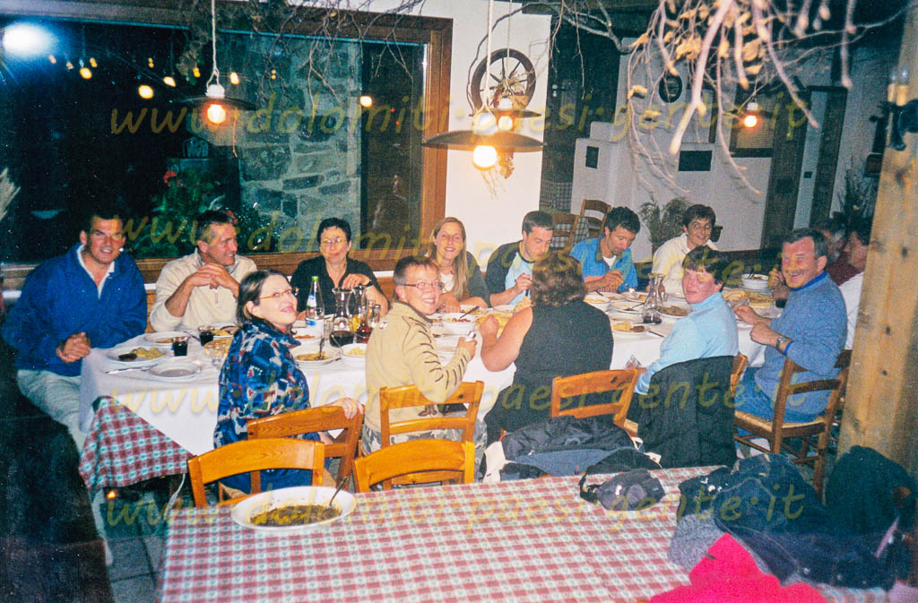 http://www.dolomiti-paesi-gente.it