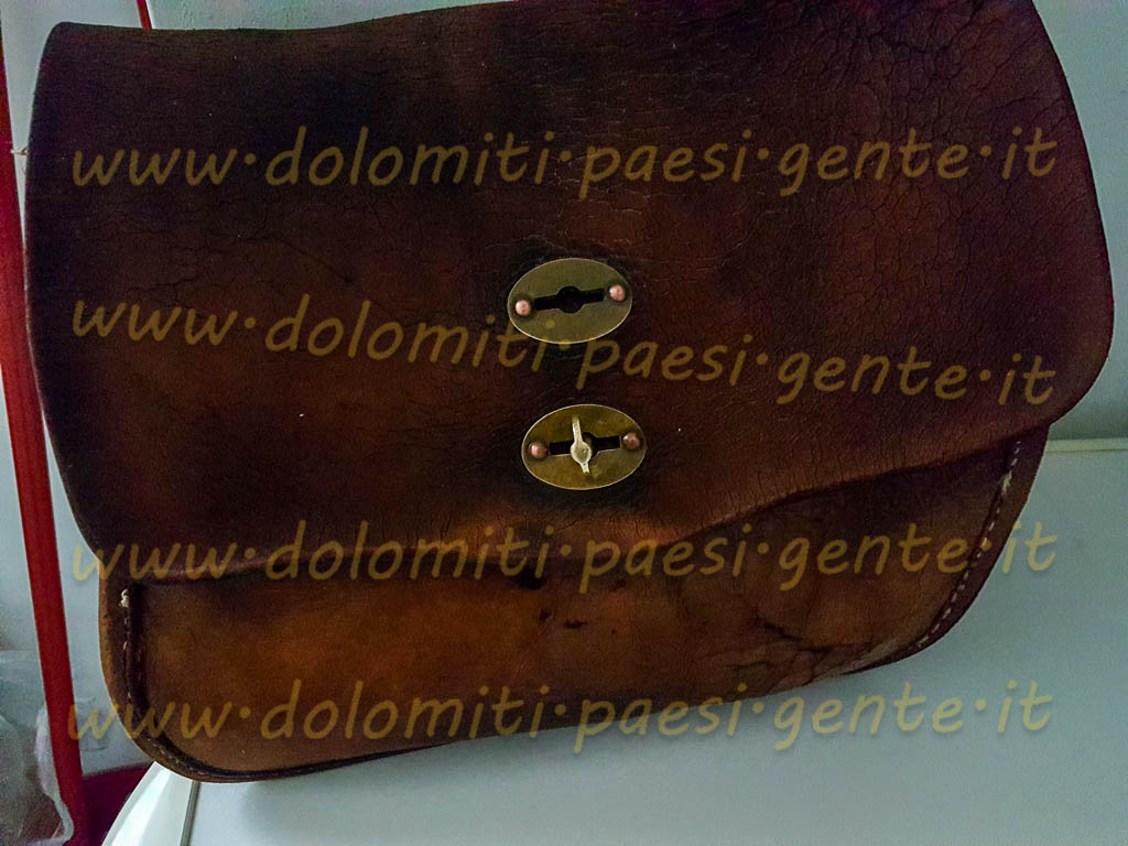 http://www.dolomiti-paesi-gente.it