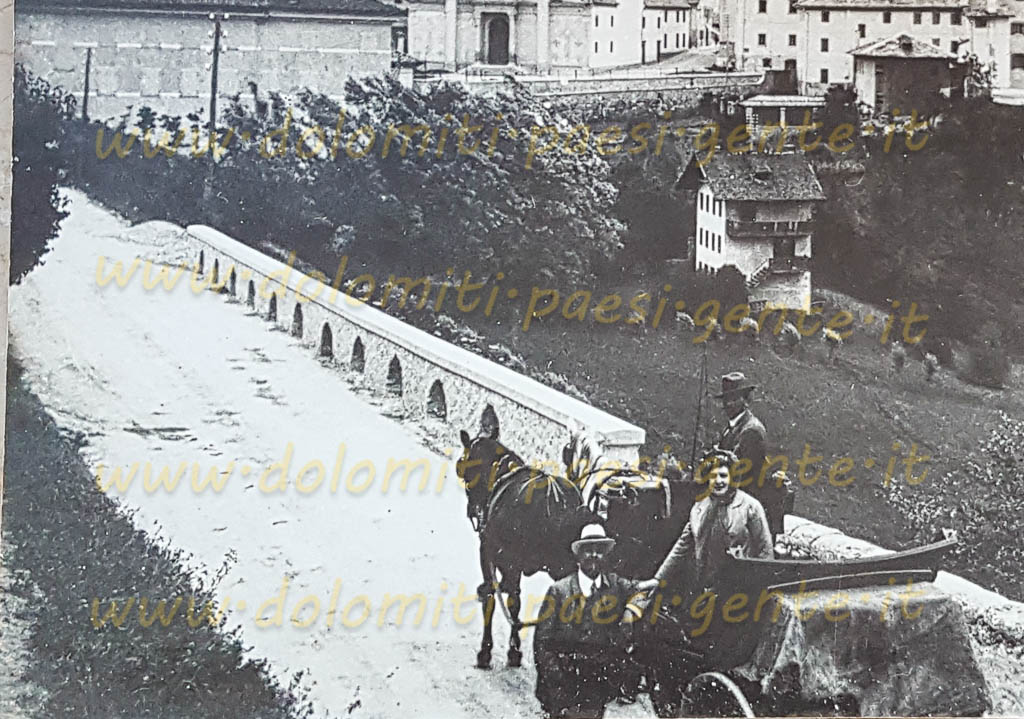 http://www.dolomiti-paesi-gente.it