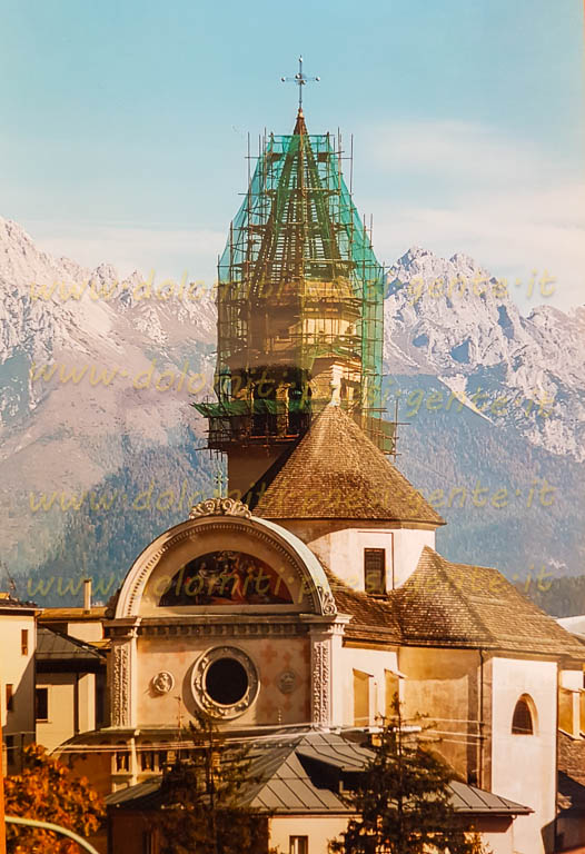 http://www.dolomiti-paesi-gente.it