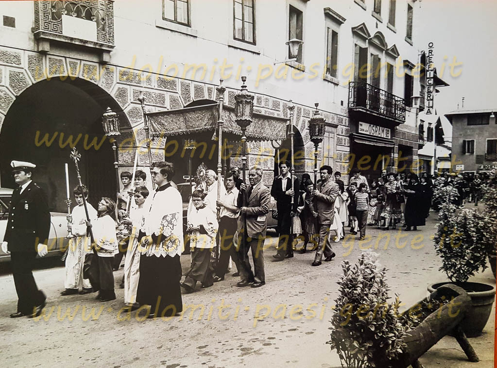 http://www.dolomiti-paesi-gente.it