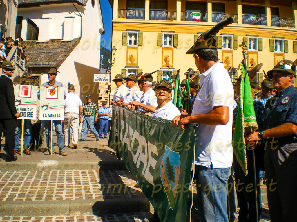 http://www.dolomiti-paesi-gente.it