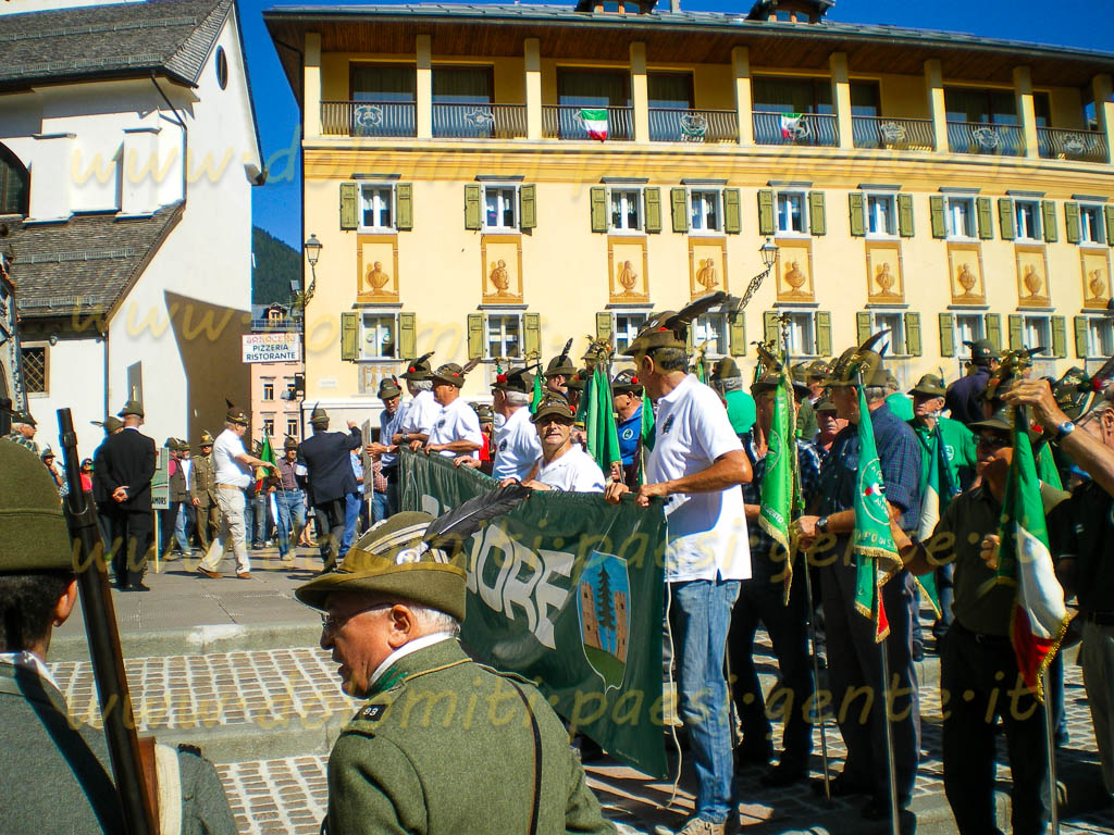 http://www.dolomiti-paesi-gente.it