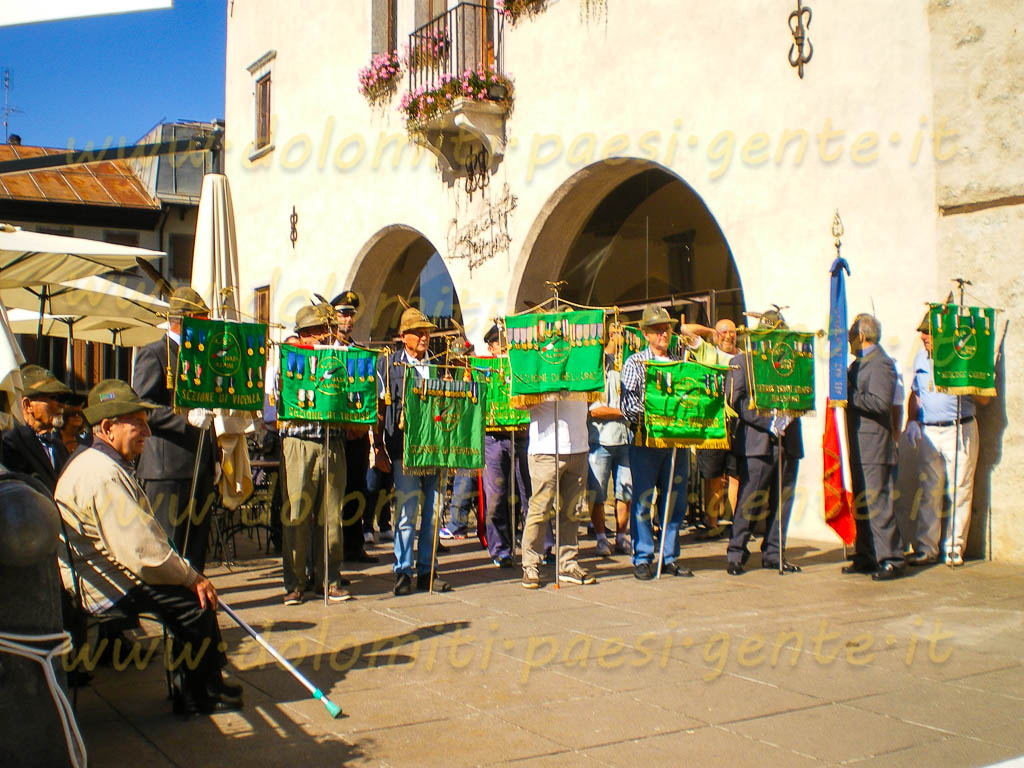 http://www.dolomiti-paesi-gente.it