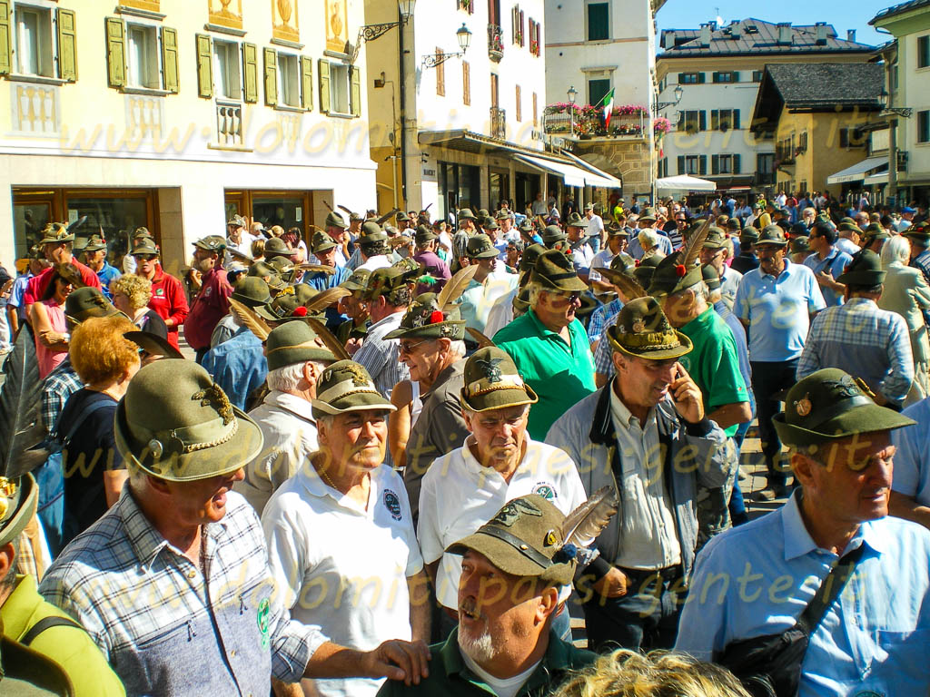 http://www.dolomiti-paesi-gente.it
