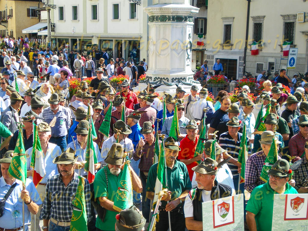 http://www.dolomiti-paesi-gente.it