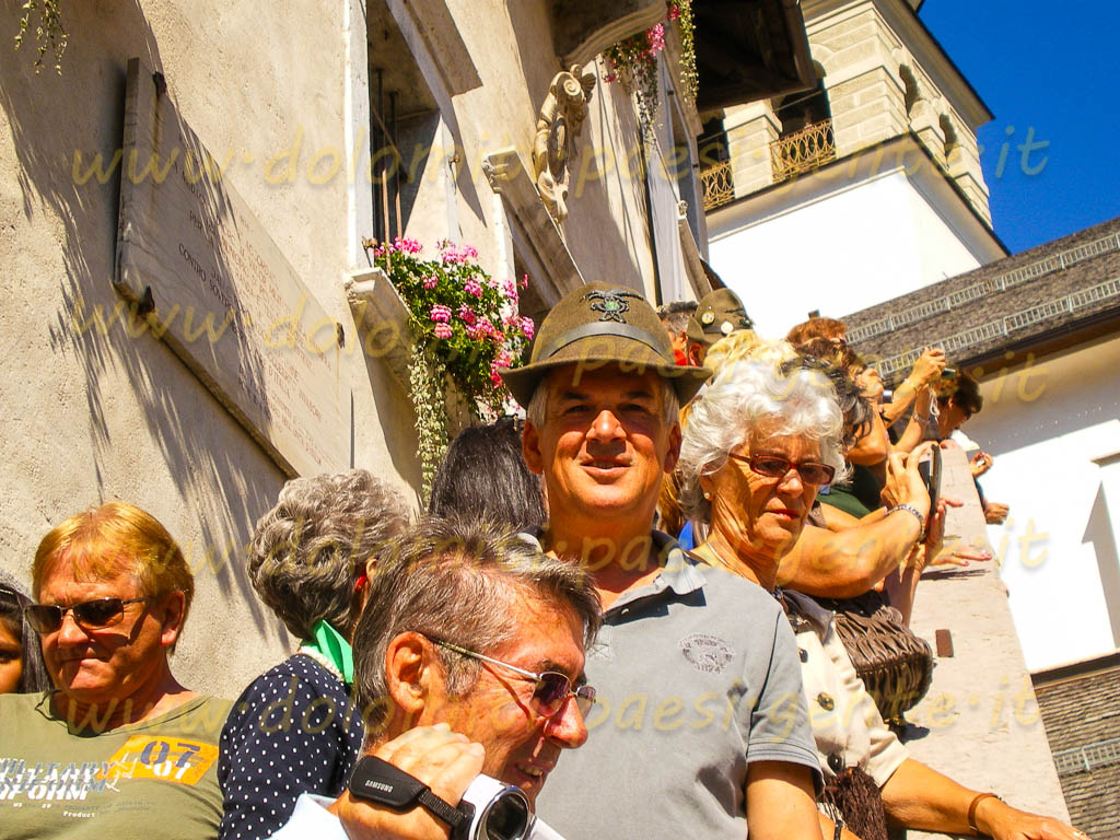 http://www.dolomiti-paesi-gente.it