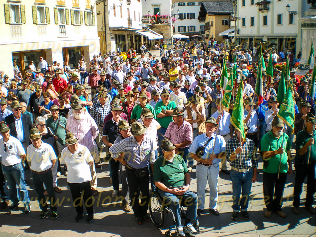http://www.dolomiti-paesi-gente.it