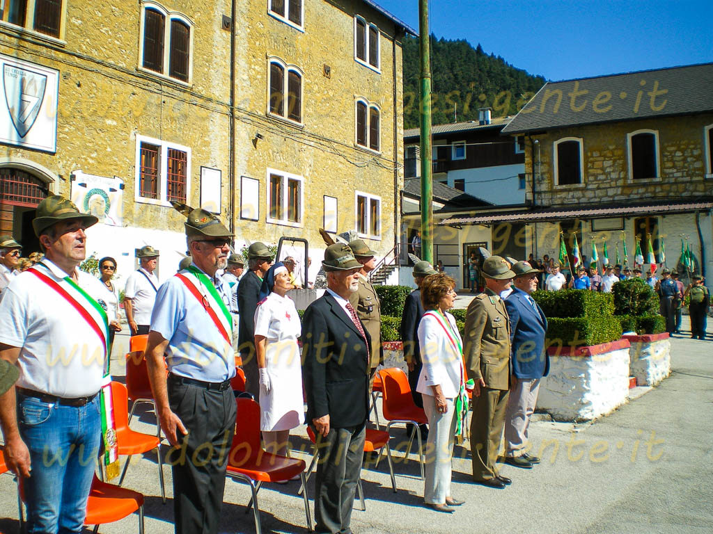 http://www.dolomiti-paesi-gente.it