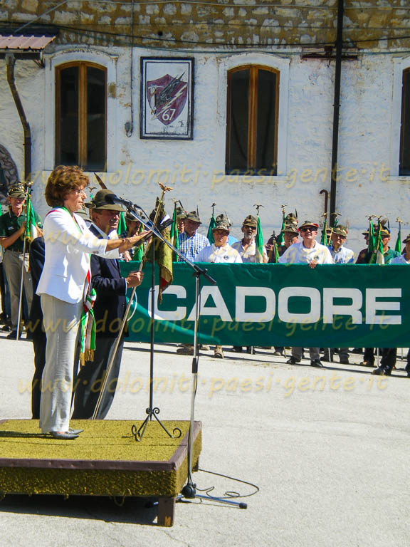 http://www.dolomiti-paesi-gente.it