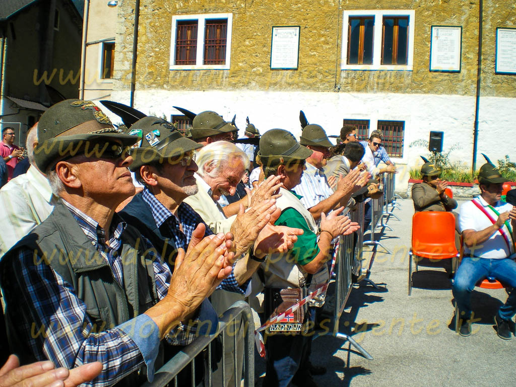 http://www.dolomiti-paesi-gente.it