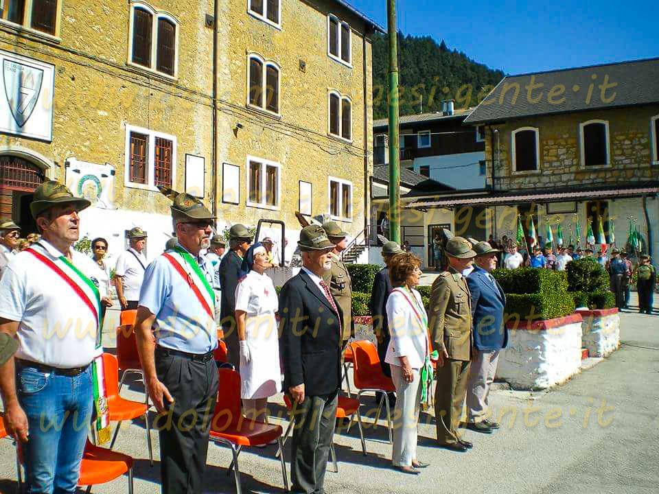 http://www.dolomiti-paesi-gente.it
