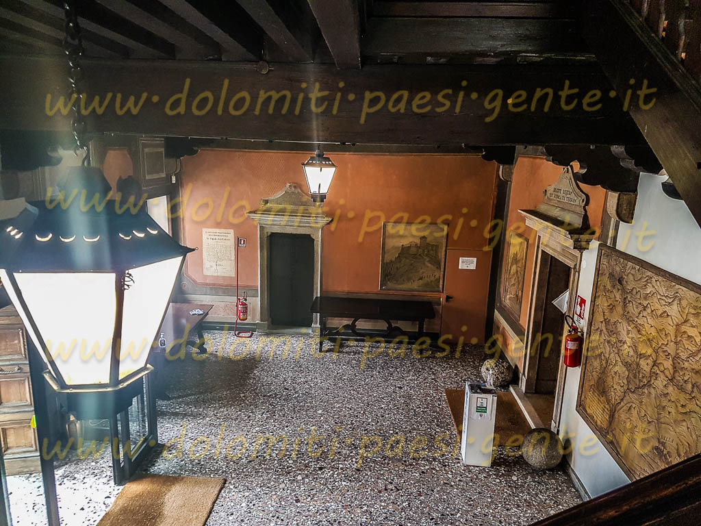 http://www.dolomiti-paesi-gente.it