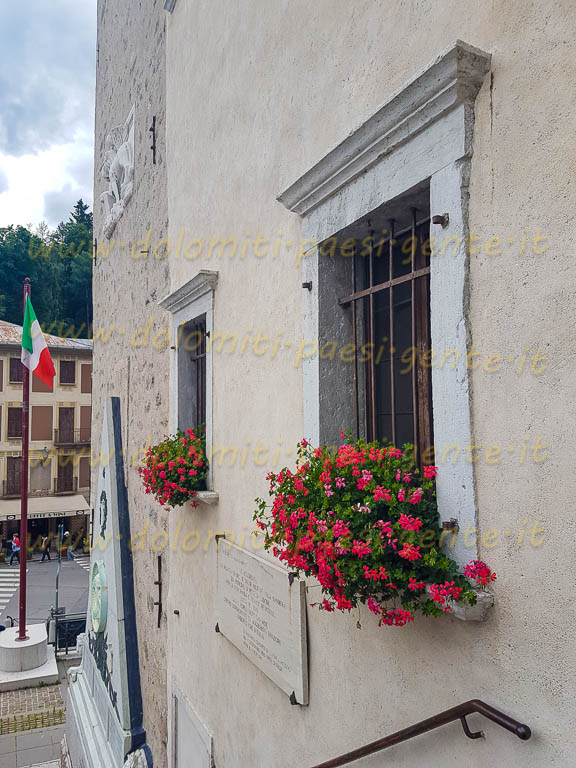 http://www.dolomiti-paesi-gente.it