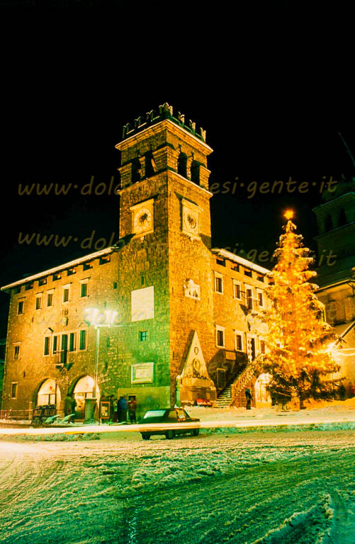 http://www.dolomiti-paesi-gente.it