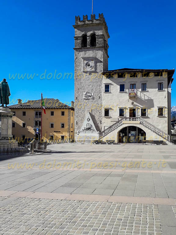 http://www.dolomiti-paesi-gente.it