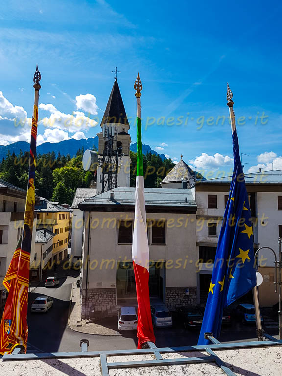 http://www.dolomiti-paesi-gente.it