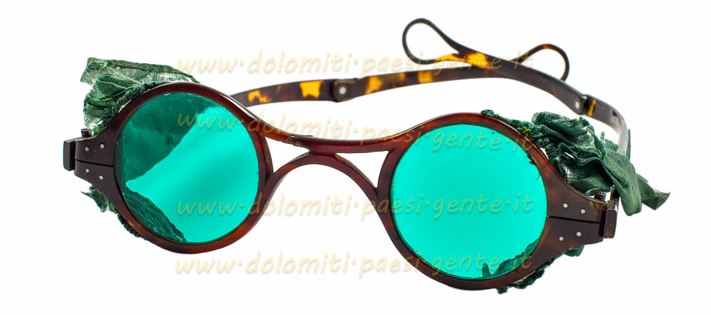 http://www.dolomiti-paesi-gente.it
