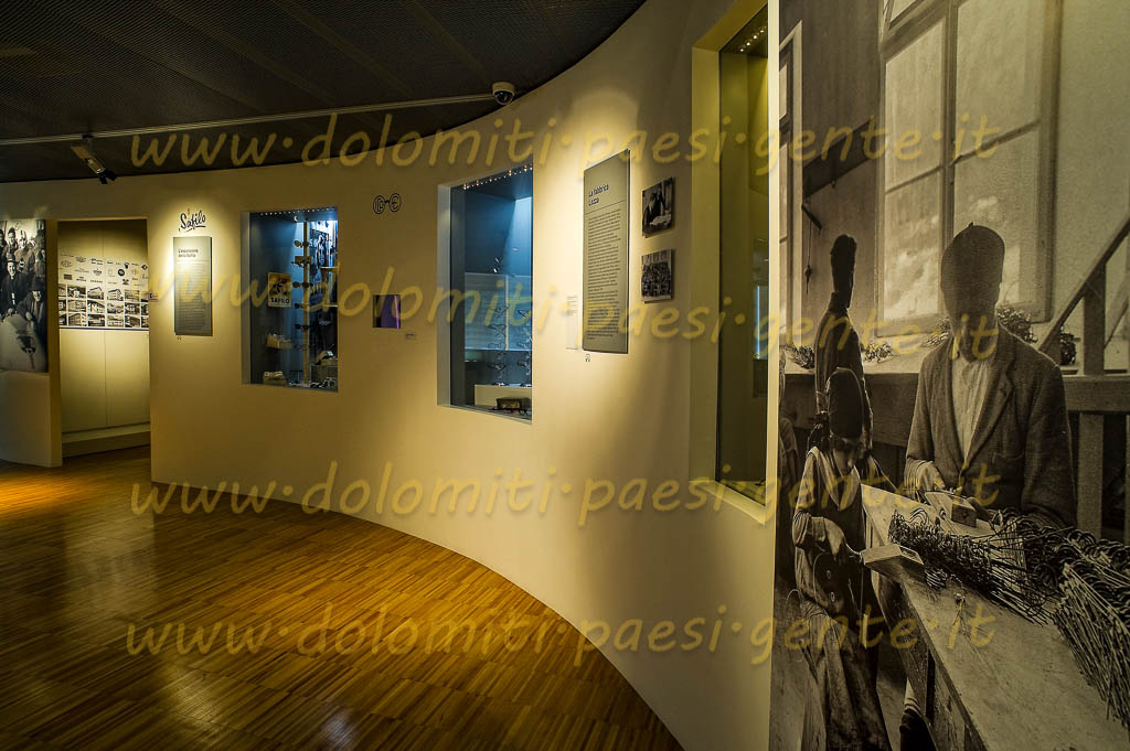 http://www.dolomiti-paesi-gente.it