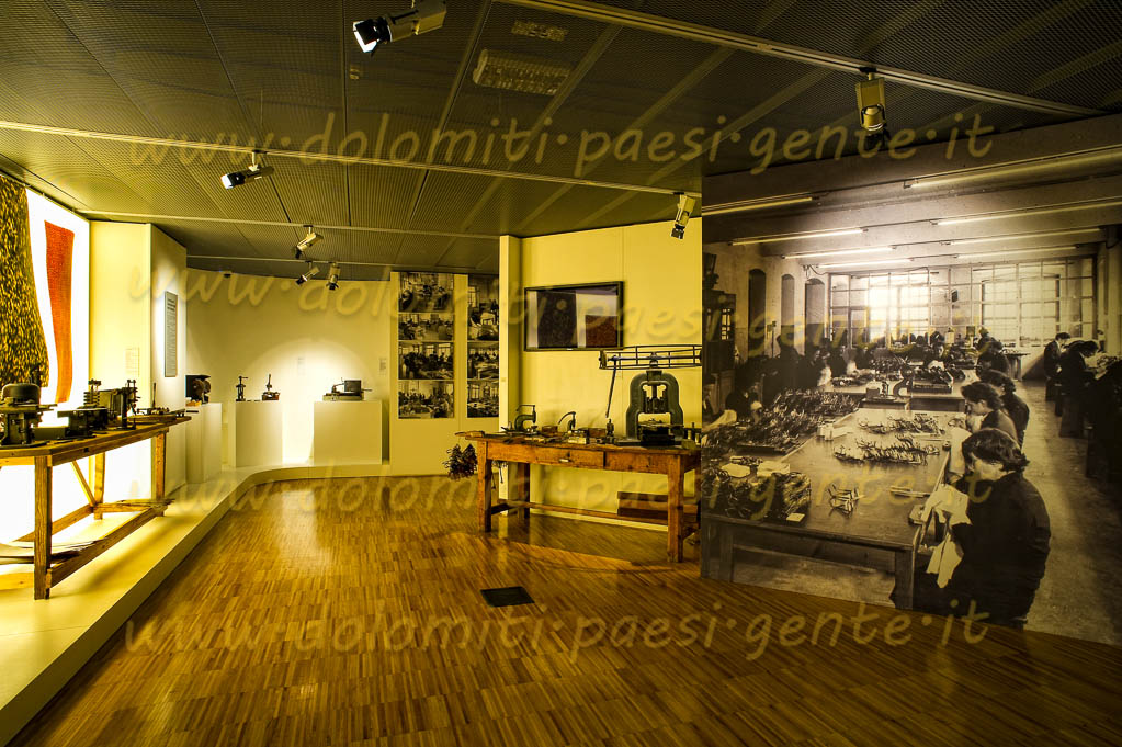 http://www.dolomiti-paesi-gente.it