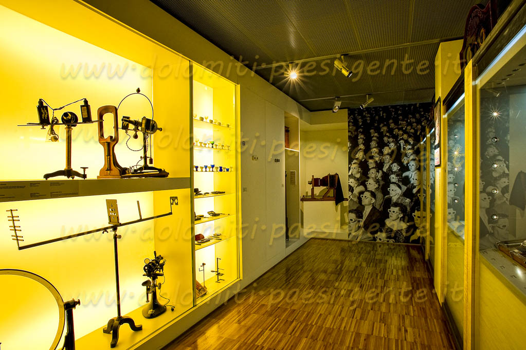 http://www.dolomiti-paesi-gente.it