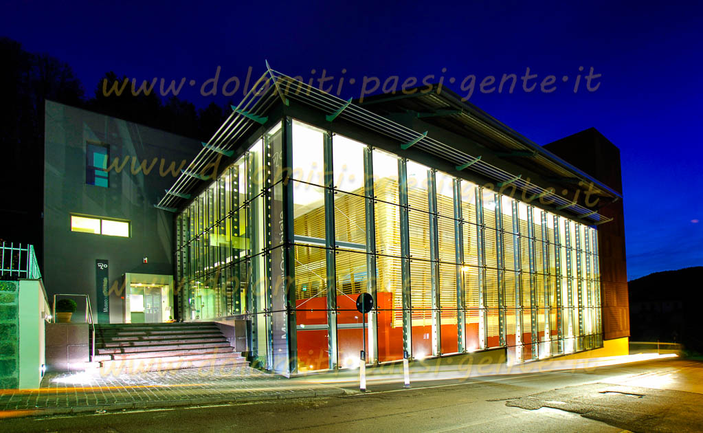 http://www.dolomiti-paesi-gente.it