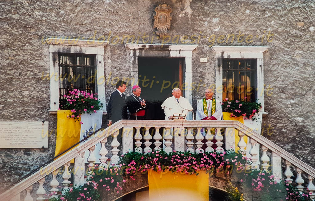 http://www.dolomiti-paesi-gente.it