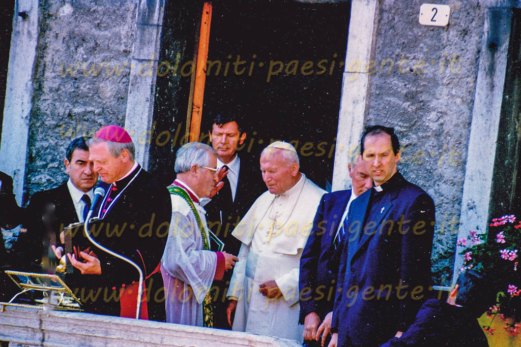 http://www.dolomiti-paesi-gente.it